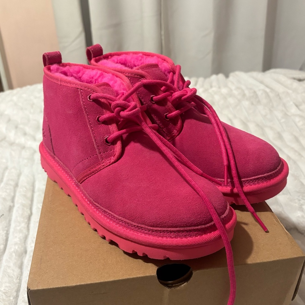 NEVER WORN UGG Neumel Women's Fuchsia Winter Boots